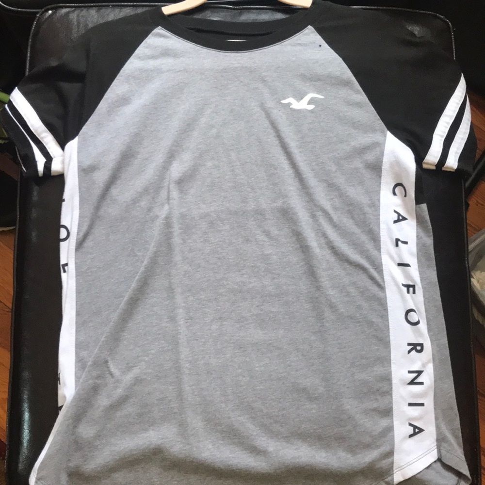 Hollister Graphic Tee